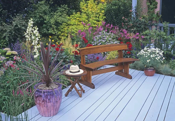 Assise Terrasse Avec Bordure Fleurie Colorée Prête Pour Retraite — Photo