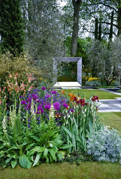 Kleurrijke Moderne Ontworpen Toon Tuin — Stockfoto