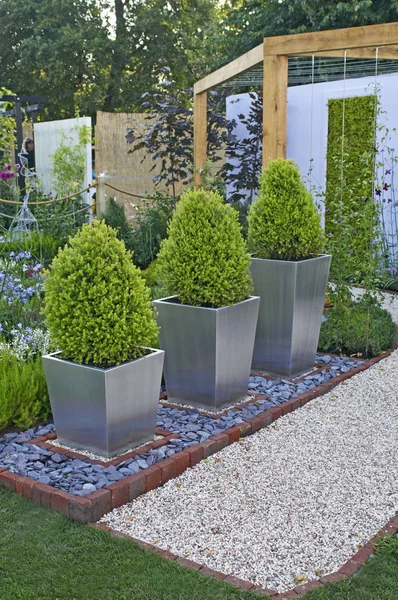 Ein Heidegarten, der die verschiedenen Anwendungen eines urbanen Gartens zeigt — Stockfoto