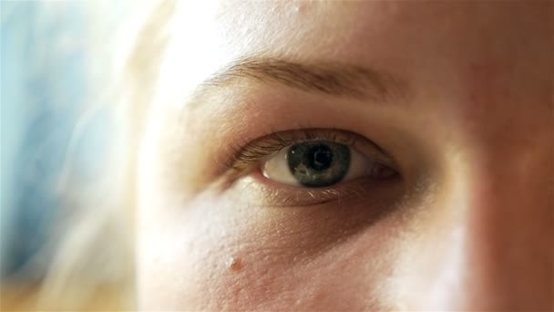 Detail dívky očí. Úsměv na tváři — Stock video