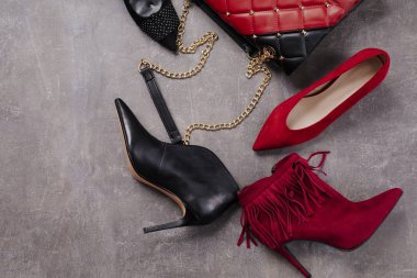 Çanta ve iyileşir Düz yatıyordu 