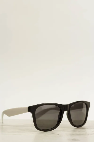 Sonnenbrille Auf Hellem Holzgrund Mit Platz Für Kopien Das Konzept — Stockfoto