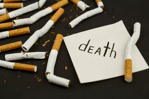 世界无烟日 停止香烟和尼古丁 黑色背景上的香烟 — 图库照片