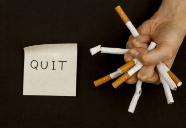  Dünya Hayır Tütün gün. Sigarayı bırakmak. Dur sigara ve nikotin. Sigara siyah arka plan üzerine