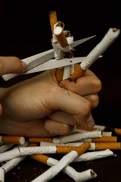 世界无烟日 停止香烟和尼古丁 黑色背景上的香烟 — 图库照片