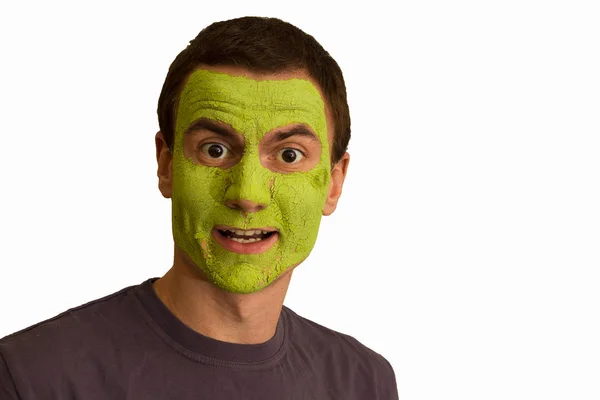 Retrato Joven Con Una Mascarilla Verde Haciendo Caras Sobre Fondo —  Fotos de Stock