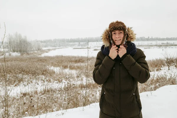 Winter Portraits Guy Walk Nature — Stock Photo, Image