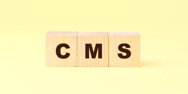 Tahta küplere yazılan siyah harfler sarıya karşı.