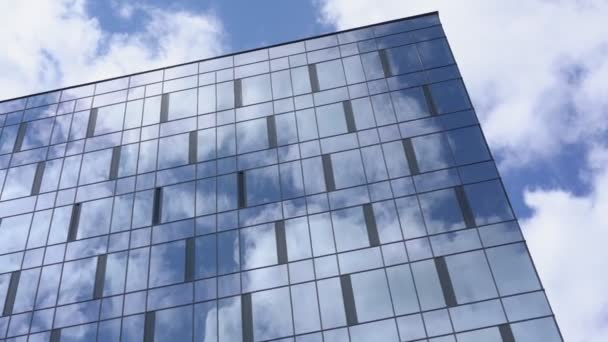 パノラマの窓のある大規模な商業都市の建物 — ストック動画