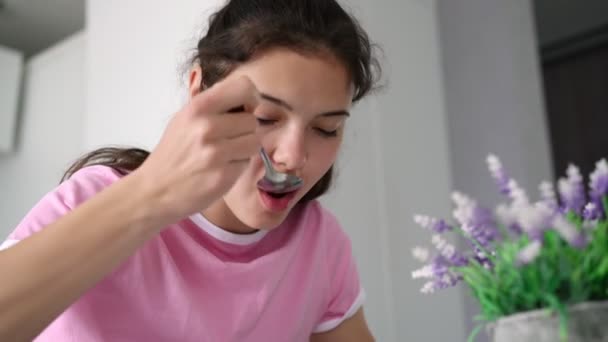 Schoolgirl gives back soup plate and gets second course — Stock Video