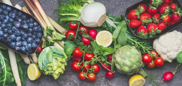 Varias Verduras Orgánicas Frutas Bayas Para Comer Sano Limpio Vegetariano — Foto de Stock