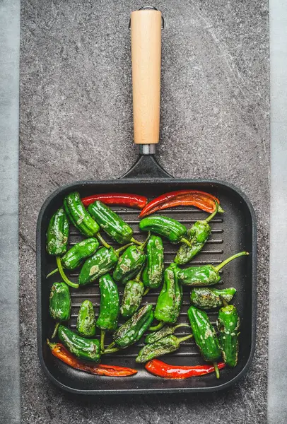 Grill Frying Pan Roasted Green Red Sweet Pepper Paprika Grey — Stock Photo, Image