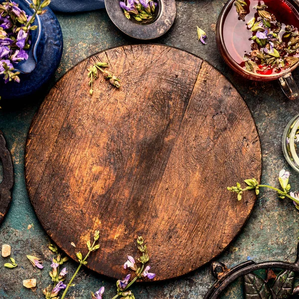 Bylinkový Čaj Pozadí Šálkem Čaje Léčivé Rostliny Květiny Pohled Shora — Stock fotografie