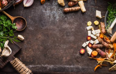 Sebzeler yemek pişirme ve yeme arka planı aşçılık kaşığı, üst görünüm, çerçeve, metin ve tarifler için yer