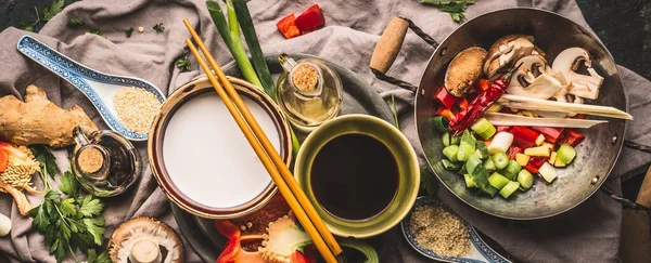 Vegetariano Revuelva Los Ingredientes Verduras Picadas Especias Leche Coco Salsa —  Fotos de Stock