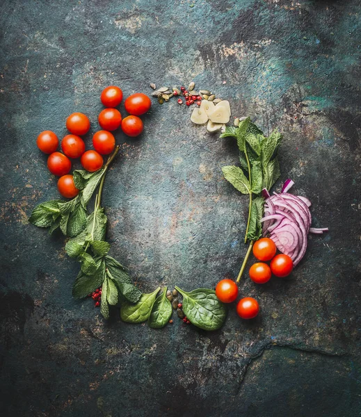 Quadro Redondo Com Ingredientes Vegetarianos Cozinha Fundo Rústico Escuro Lugar — Fotografia de Stock