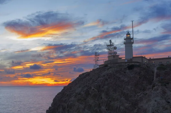Nubes rojizas a la puesta de sol en Cabo de Gata