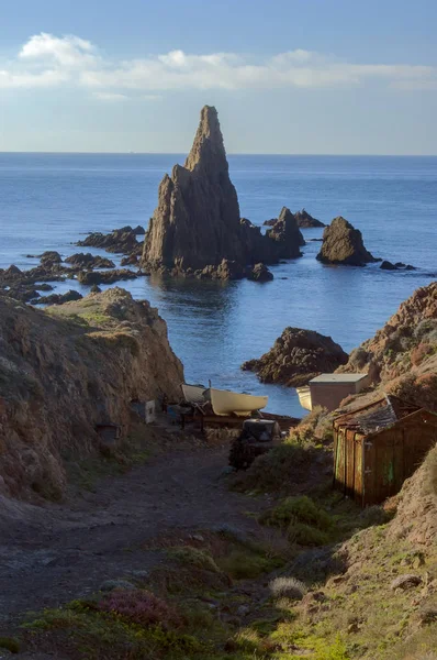 Varadero con barcas, frante al arrecife de las sirenas
