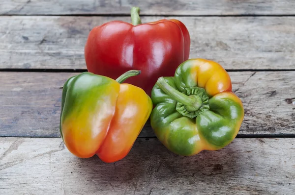 Pimientos ayık masalar de madera