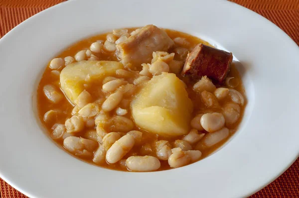 Judias Blancas Con Chorizo — Stok fotoğraf