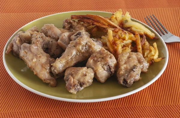 Conejo Asado Con Patatas Fritas — Φωτογραφία Αρχείου