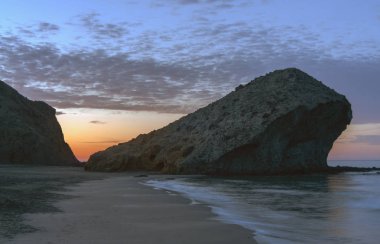 Amanecer en la playa de Mnsul