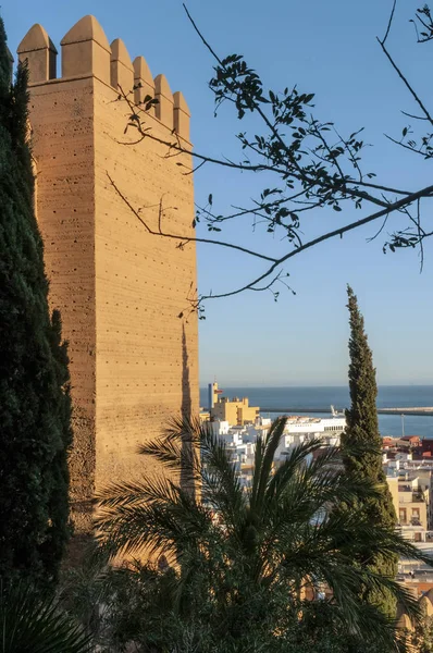 Torre de la alcazaba de Almera con el puerto al fondo
