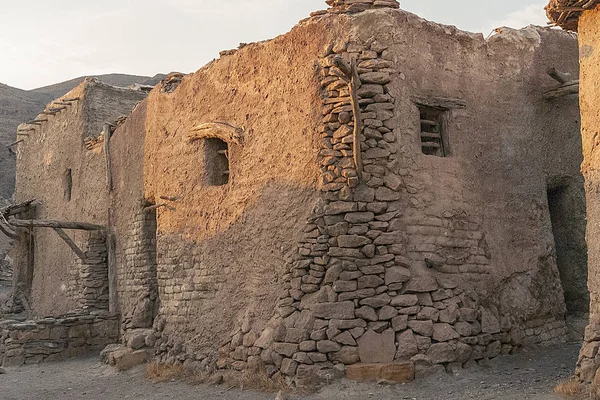 Paredes derruidas de una vieja casa