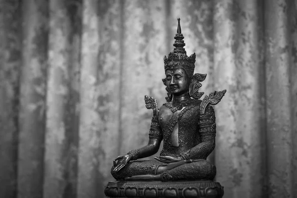 Старая Статуя Будды Черно Белом Тоне — стоковое фото