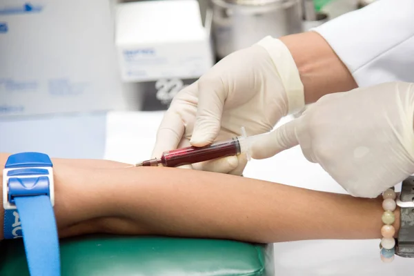 Muestra Sangre Una Vena Enfermera Tomando Muestras Sangre Real Análisis — Foto de Stock