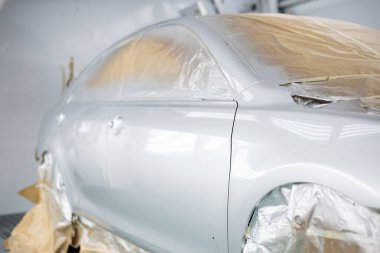 Kızıl ötesi ısıtıcı lambasıyla boya spreyi Booth Otomotiv. İyileştirme Işığını Çiz