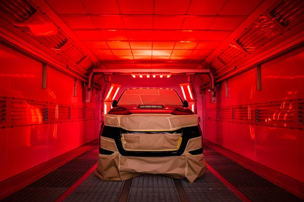 Kızıl ötesi ısıtıcı lambasıyla boya spreyi Booth Otomotiv. İyileştirme Işığını Çiz