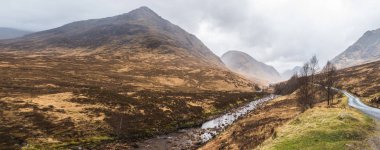 Dağlar, tepeler üç kız kardeş Glencoe manzara çekim. Panorama