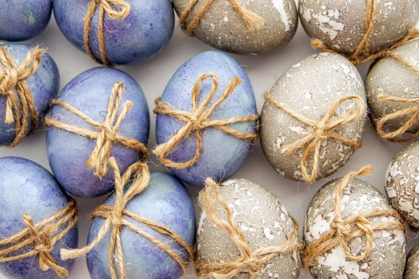 Huevos de Pascua decorados en gris y azul — Foto de Stock