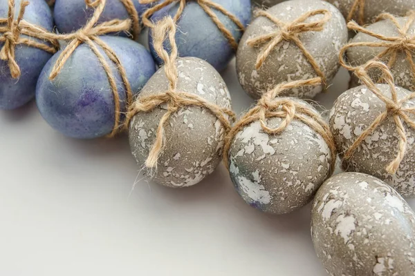 Huevos de Pascua decorados en gris y azul — Foto de Stock