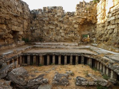 Salamis Antik Kenti harabeleri. Kıbrıs Adası'nın doğu kıyısı