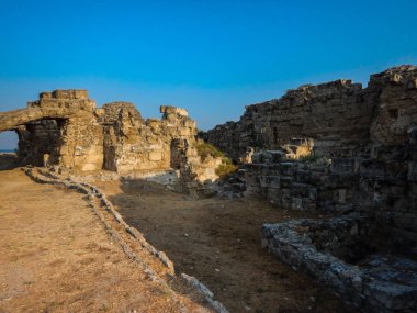 Salamis Antik Kenti harabeleri. Kıbrıs Adası'nın doğu kıyısı