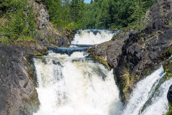 Kivach Falls a finales del verano, Karelia — Foto de Stock