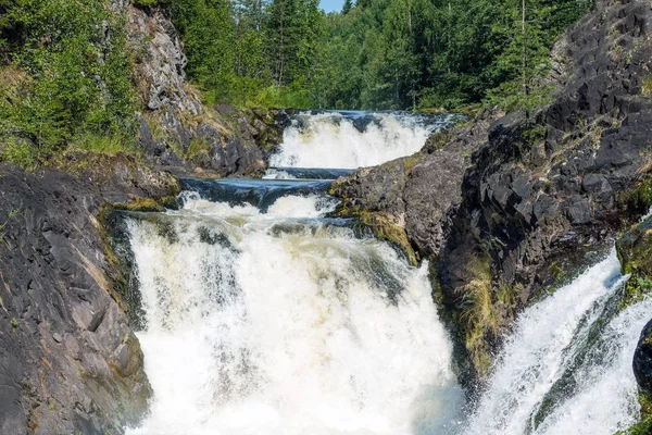 Wodospady kivach pod koniec lata, Karelia — Zdjęcie stockowe