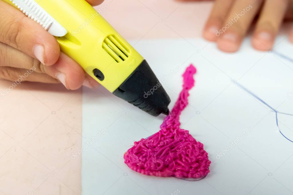 Girl uses a 3D pen to model an item, funny time