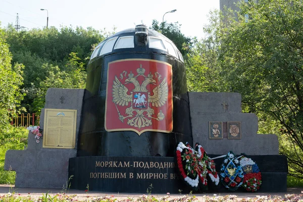 Barış zamanı denizaltısı Kursk 'ta ölen denizciler için bir anıt. — Stok fotoğraf