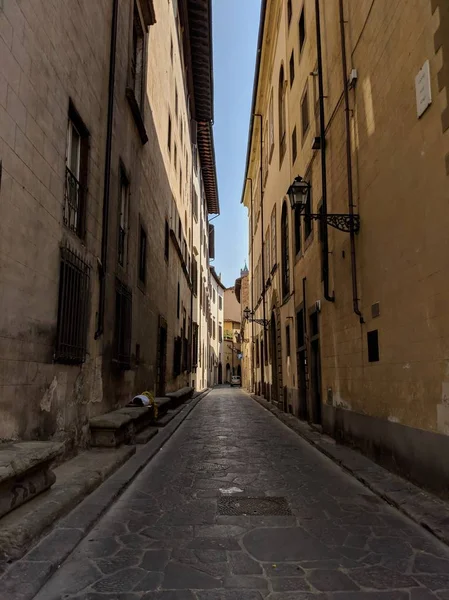 旧市街の狭い通り — ストック写真