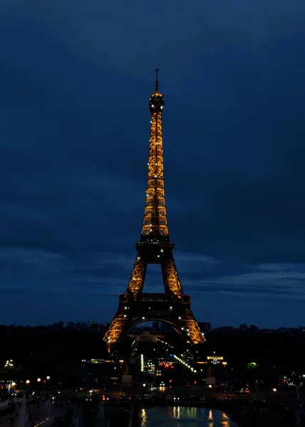 paris fransa gece eyfel kulesi