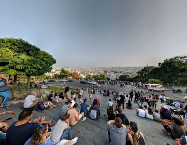 Şehirdeki bir grup insan