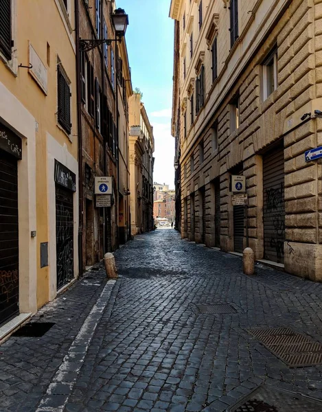 旧市街の狭い通り — ストック写真