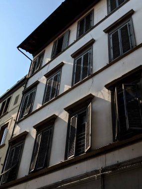 gölgeler ile bir bina cephe