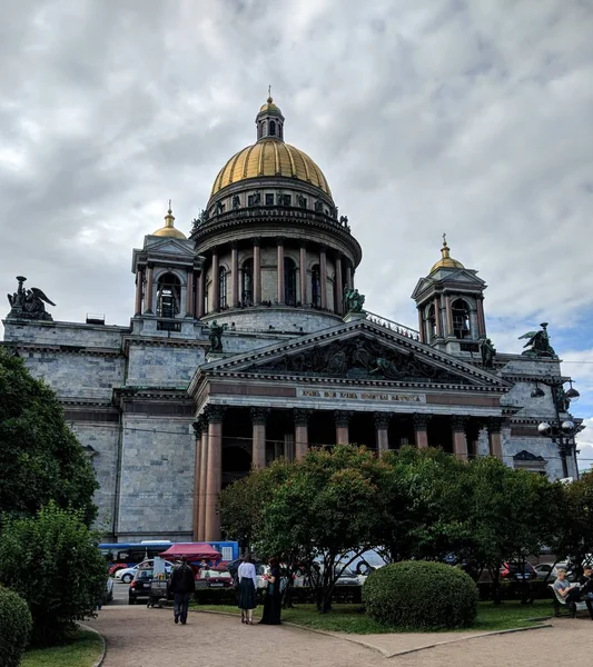 Saint Issacs katedral görünümünde saint petersburg