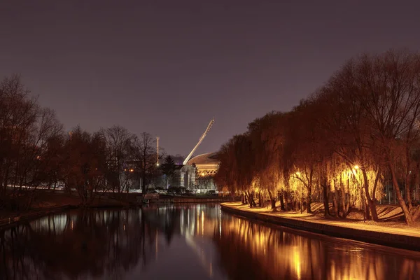 Yeni Dinamo Minsk stadyumda. Geceleyin.