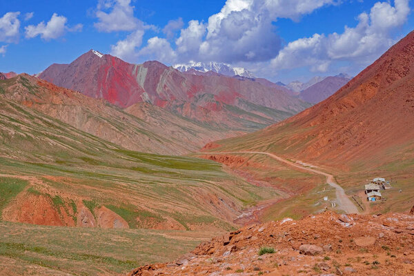 Красные горы начала высокого Памира! Дальний Таджикистан
.