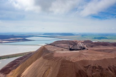 Soligorsk 'un tuz yığınları üzerinde taşıyıcı.